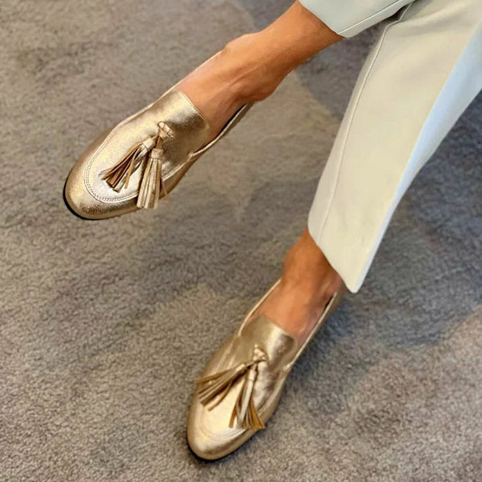 Elegant gold tassels loafers