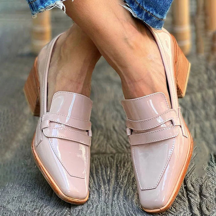 Elegant vid klack shiny mocassins