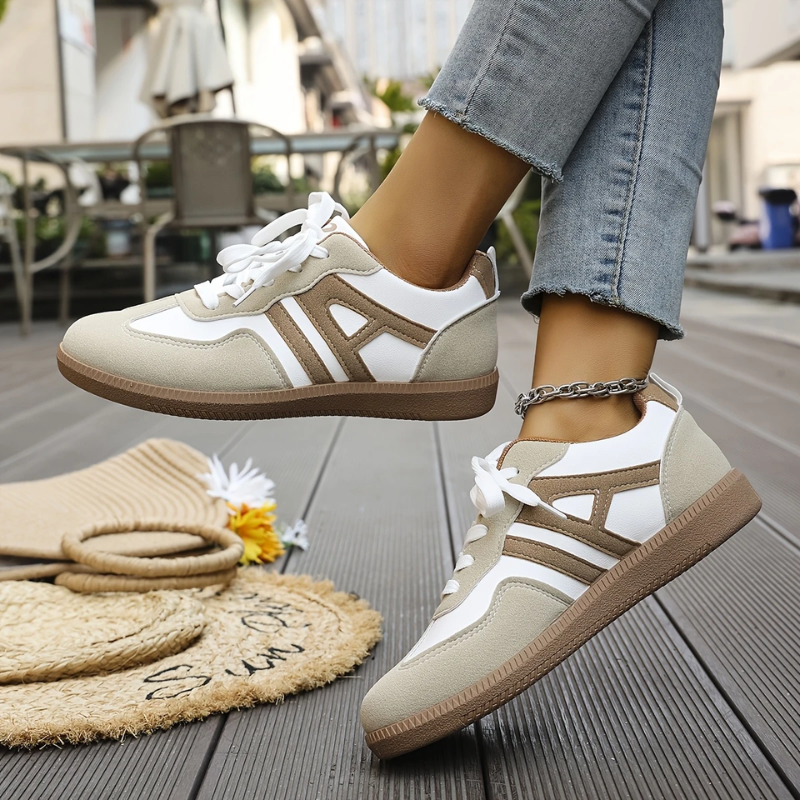 Stödjande vid-tå sneakers