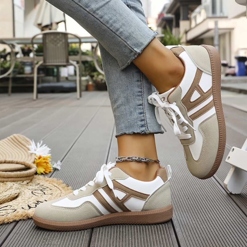 Stödjande vid-tå sneakers