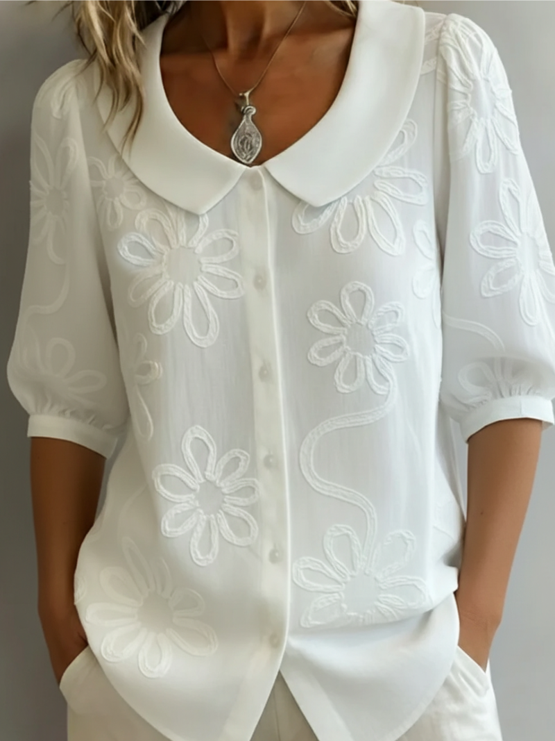Snygg broderad blommig blus