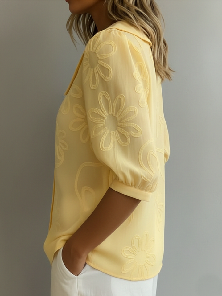 Snygg broderad blommig blus