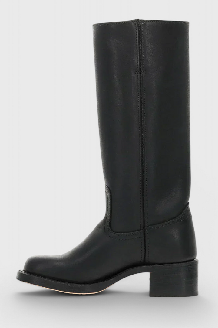 Klassisk knähög heeled stövlar