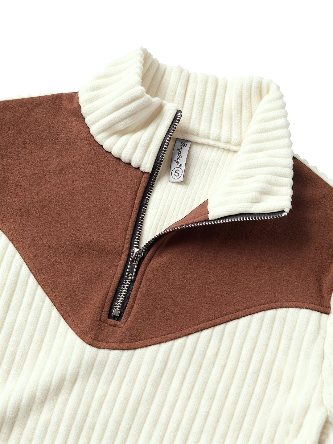 Ribbstickad med kvartsdragkedja pullover