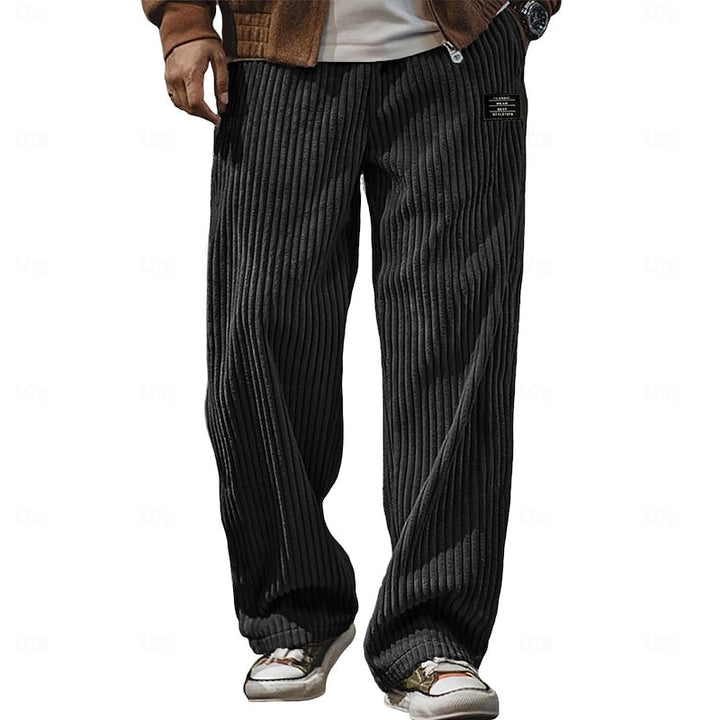 Avslappnad ribbstickad med vida ben byxor